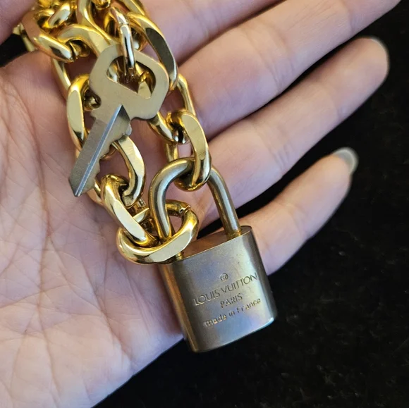 LOUIS VUITTON LOCK & KEY NECKLACE - Picture 6 of 7